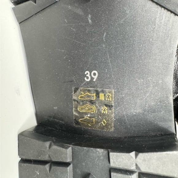 Marc by Marc Jacobs Black Leather Knee-High Boots with Gold Buckles - Elegance - Picture 10 of 10